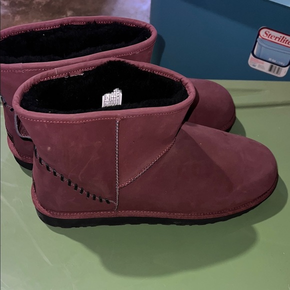 UGG Men's Maroon Boots - Picture 4 of 7